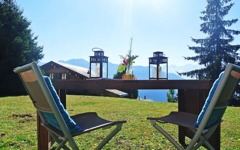Verbier 390: Table, Furniture, Sky, Grass, Tree, Mountain, Picnic Table, Landscape, Leisure, Vacation