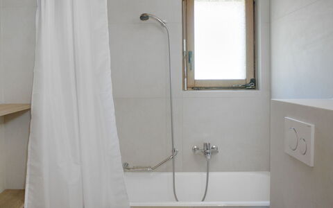 Verbier 390: Wall, Bathroom, Flooring, Floor, Plumbing Fixture, Interior Design, Plumbing, Room, Shower, Curtain