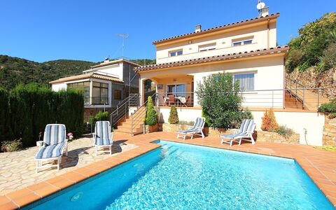 Mas Ambros: Property, Building, Real Estate, House, Swimming Pool, Villa, Home, Estate, Vacation, Swimming Machine