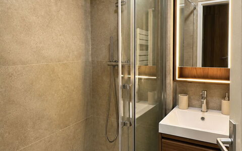 Résidence du Golf: Flooring, Bathroom, Plumbing Fixture, Floor, Wall, Interior Design, Wood, Mirror, Bathroom Cabinet, Toilet