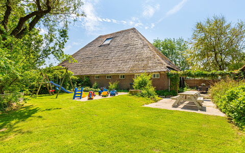 De Dars: Sky, Plant, Cloud, Building, Property, Thatching, Tree, Natural Landscape, House, Land Lot