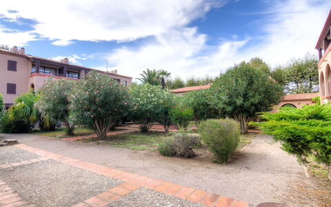 Saint Cyprien 160: Shrub, Garden, Hacienda, Landscaping, Estate, Yard, Lawn, Courtyard, Walkway