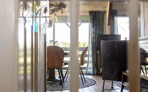 Polderzicht: Furniture, Chair, Wood, Interior Design, Door, Shade, Building, Hardwood, Flooring
