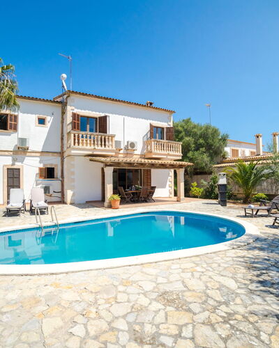 Sanso: Water, Sky, Property, Building, Plant, Window, Azure, Door, Swimming Pool, Tree