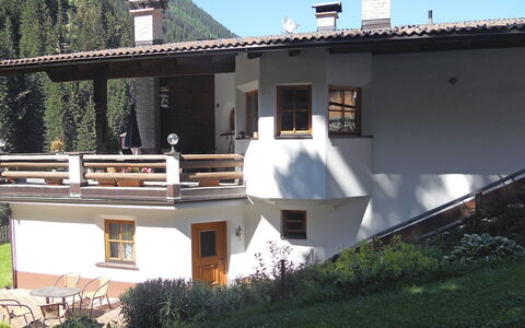 Conny: House, Property, Building, Roof, Home, Architecture, Real Estate, Villa, Sky, Cottage