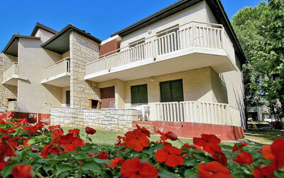 Umag 210: House, Property, Residential Area, Home, Red, Building, Architecture, Real Estate, Flower, Sky