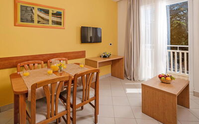 Katoro 210.17: Room, Furniture, Property, Dining Room, Interior Design, Table, Building, Floor, Yellow, House