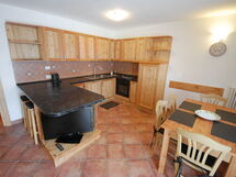 Accommodation:&nbsp;De Luxe 450.15