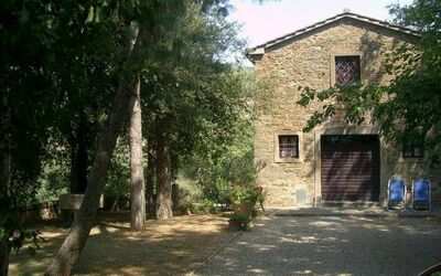 Granaio: Villa Polvano Granaio - the garden in front of the house