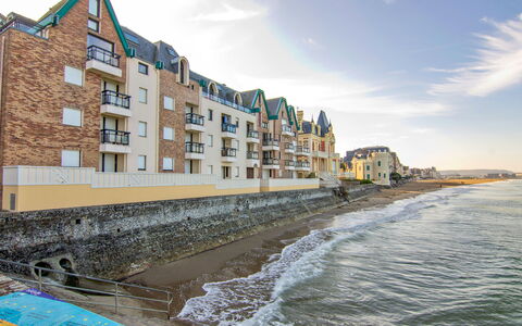 Les Flots: Water, Sky, Cloud, Building, Window, Coastal And Oceanic Landforms, Beach, House, City