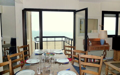 Les Flots: Room, Property, Building, Furniture, Table, Restaurant, Dining Room, House, Interior Design, Floor