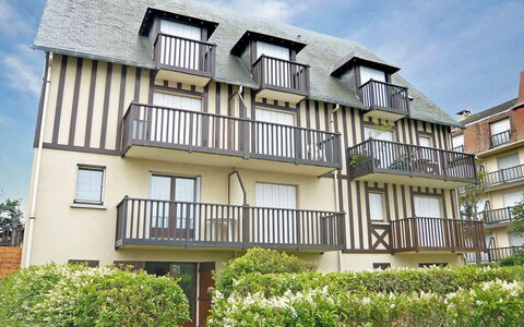 Le Vert Clos: Plant, Cloud, Sky, Building, Property, Window, Tree, Urban Design, Condominium, Residential Area