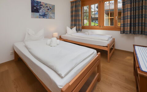 Chalet Nagano: Hardwood, Wood Stain, Eco Hotel, Hotel, Houseplant, Wood Flooring, Lumber, Balcony, Villa