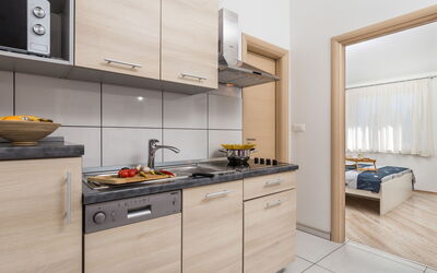 Accommodation:&nbsp;Tea 100.2