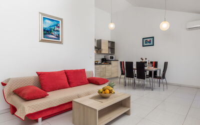 Accommodation:&nbsp;Tea 100.5