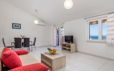 Accommodation:&nbsp;Tea 100.5