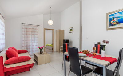 Accommodation:&nbsp;Romana 101.2