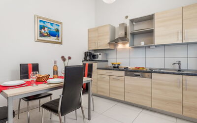 Accommodation:&nbsp;Romana 101.2