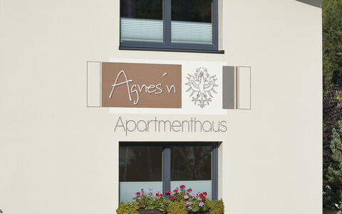 Längenfeld 330: Plant, Property, Window, Building, Flower, Rectangle, Font, Wood, Facade