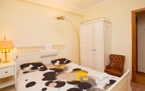 Sardenya - Casp: Room, Property, Furniture, Bedroom, Interior Design, Yellow, Bed, House, Floor, Building