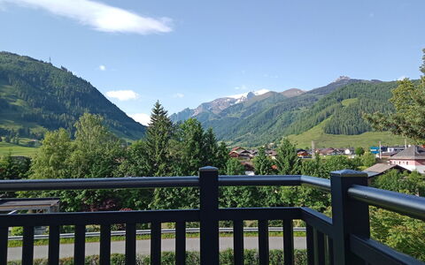 Riki: Mountainous Landforms, Mountain, Hill, Mountain Range, Highland, Hill Station, Ridge, Valley, Balcony, Fence