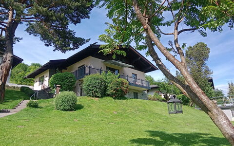 Riki: Grass, Shrub, House, Home, Rural Area, Cottage, Lawn, Groundcover, Garden