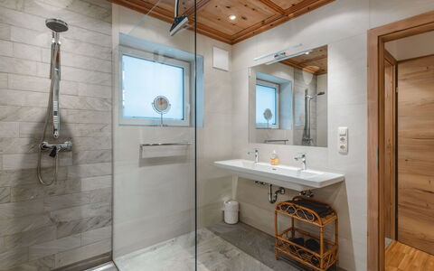 Riki: Flooring, Interior Design, Plumbing Fixture, Floor, Wood, Ceiling, Bathroom, Home, Plumbing, Lighting