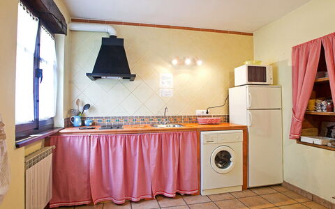 Potes Viñon: Property, Room, House, Building, Floor, Furniture, Kitchen, Interior Design, Real Estate, Ceiling