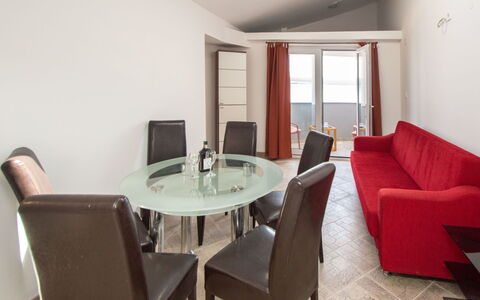 Accommodation:&nbsp;Ivana 100.4
