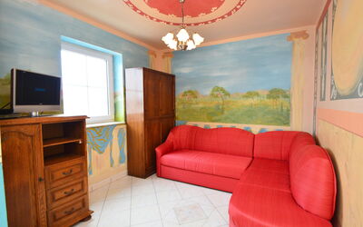 Accommodation:&nbsp;Ivana 100.2