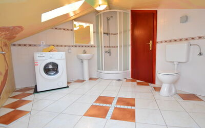 Accommodation:&nbsp;Ivana 100.4