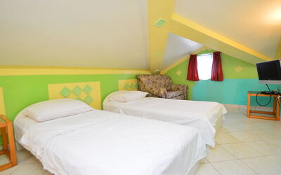 Accommodation:&nbsp;Ivana 100.4