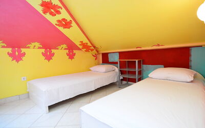 Accommodation:&nbsp;Ivana 100.5
