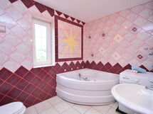 Accommodation:&nbsp;Ivana 100.3
