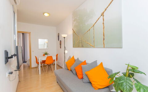 Eixample Dret Sagrada Familia: Property, Furniture, Comfort, Building, Wood, Orange, Lighting, Interior Design, Architecture, House