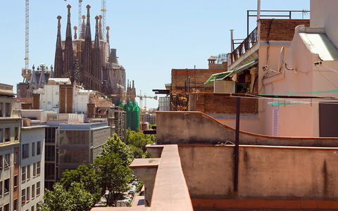 Eixample Dret Sagrada Familia: Architecture, Roof, Building, Neighbourhood, City, Urban Design, Residential Area, Facade, Industry