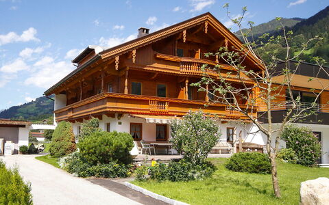 Hauser: Plant, Sky, Building, Cloud, Property, Window, Mountain, House, Tree, Land Lot