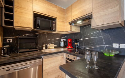 Accommodation:&nbsp;Bâtiment a 600.18