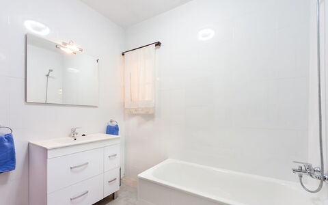 Playa de Aro 511: Bathroom, Room, Property, Floor, Interior Design, Bathtub, Tap, Real Estate, Ceiling, Tile