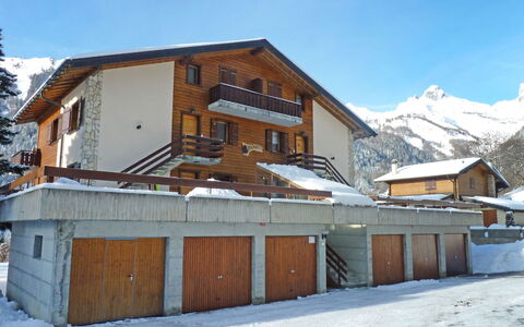 Roc Lyv: Property, Snow, House, Home, Winter, Building, Roof, Real Estate, Architecture, Material Property