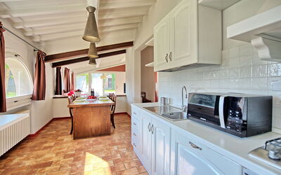 Accommodation:&nbsp;Artisti 5