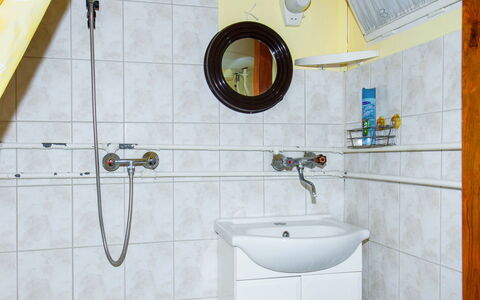 Rosso: Mirror, Tap, Plumbing Fixture, Property, Sink, Bathroom Sink, Bathroom, Purple, Interior Design, Floor