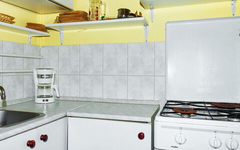 Rosso: Cabinetry, Property, Kitchen Sink, White, Kitchen Stove, Kitchen Appliance, Product, Tap, Kitchen, Sink