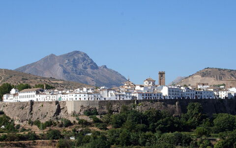 Nina Celi: Mountainous Landforms, Sky, Mountain, Hill, Mountain Range, Village, Hill Station, City, Tourism, Tree