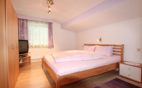Dias: Bedroom, Room, Bed, Furniture, Property, Bed Sheet, Floor, Mattress, Bed Frame, Hardwood