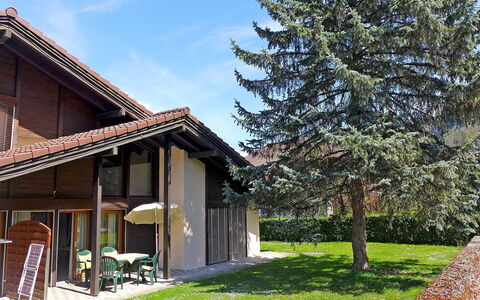 Von Allmen: Property, House, Home, Tree, Real Estate, Building, Architecture, Residential Area, Cottage, Spring