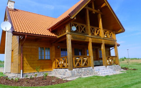 Dworczysko: Building, Plant, Property, Window, Land Lot, Urban Design, Landscape, Neighbourhood, Grass, Leisure