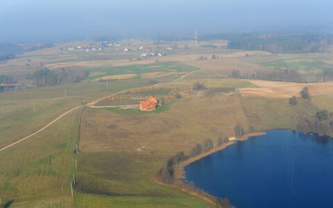 Dworczysko: Building, Plant, Property, Window, Land Lot, Urban Design, Landscape, Neighbourhood, Grass, Leisure