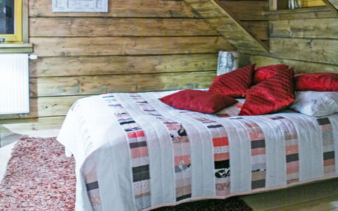 Dworczysko: Bedroom, Bed Sheet, Bed, Wood, Bedding, Linens, Textile, Furniture, Interior Design, Floor