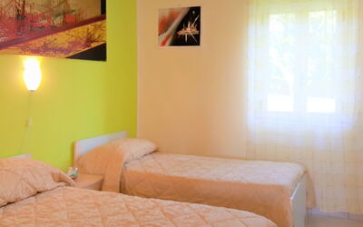 Accommodation:&nbsp;Heaven 120.3